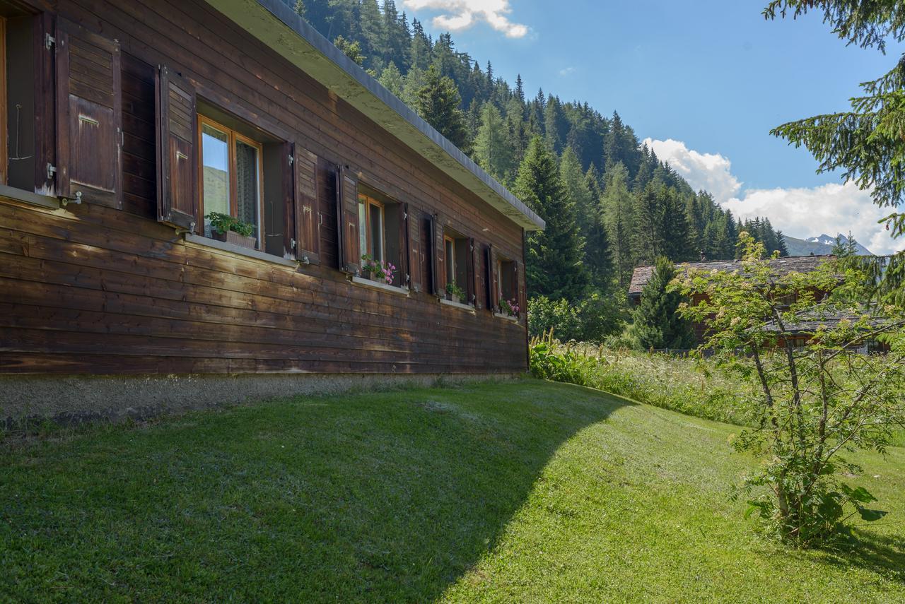 Au Bivouac De Napoleon Et Spa Hotel Bourg-Saint-Pierre Exterior foto